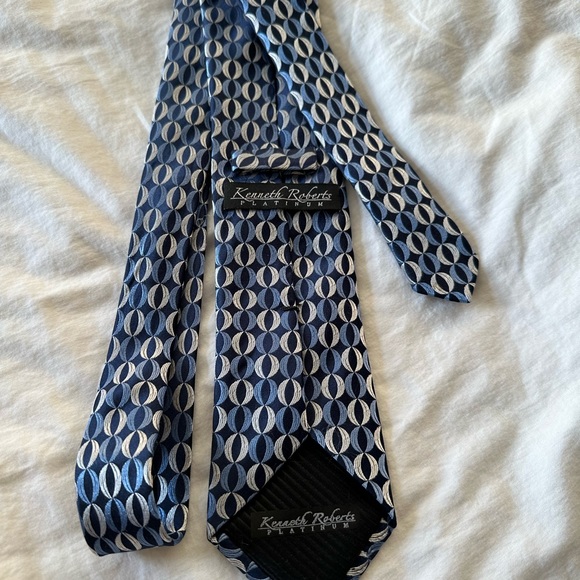 Bundle (3) NWOT Van Heusen, Zylos and Kenneth Roberts men’s ties - Picture 4 of 16